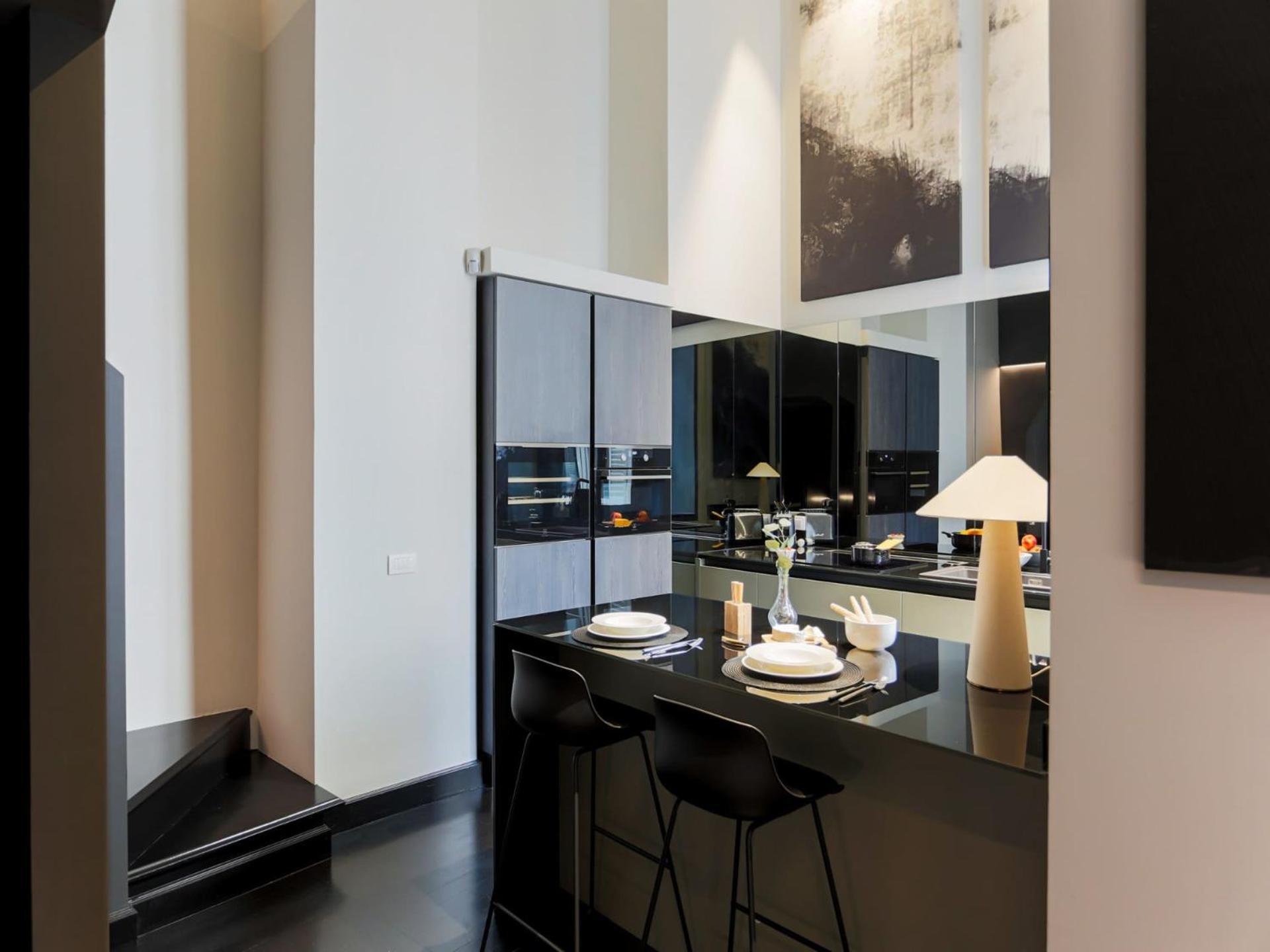 The Rent - Refined Loft In Downtown Apartment *